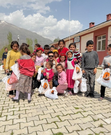 vanda-her-cocuk-bir-umuttur-vakfi-gelecegin-umudu-cocuklara-destek-oluyor-KYcdyTI3.jpg