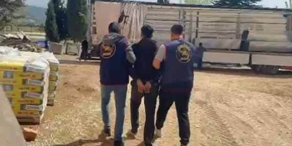 Van'da Hırsızlık Çetesi Çökertildi: 8 Kişi Gözaltında Van’da Hırsızlık Çetesi Çökertildi: 8 Kişi Gözaltında