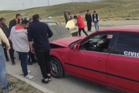 vanda-iki-otomobil-kafa-kafa-carpisti-1-kisi-yaralandi-dFxkg54C.jpg