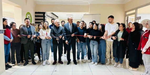 Van'da Sanatın Yüzü: Tiyatro Dekorları Maket Sergisi Açılışı Van’da Sanatın Yüzü: Tiyatro Dekorları Maket Sergisi Açılışı