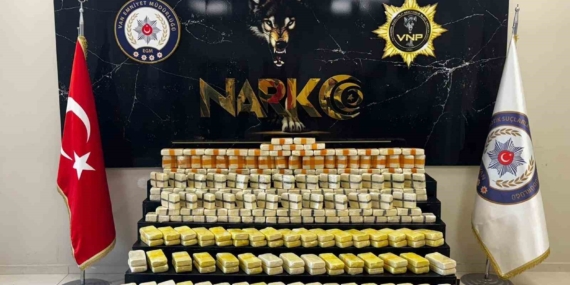 Van'da Tarihi Uyuşturucu Operasyonu: 147 Kilo Madde Ele Geçirildi Van’da Tarihi Uyuşturucu Operasyonu: 147 Kilo Madde Ele Geçirildi