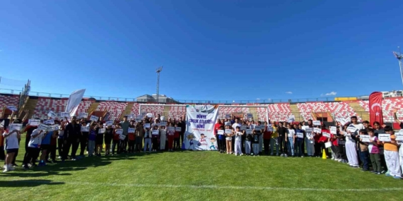 Van'da Unutulmaz Bir 'Dünya Çocuk Atletizm Günü' Kutlaması Van’da Unutulmaz Bir ‘Dünya Çocuk Atletizm Günü’ Kutlaması
