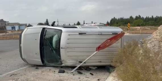 Viraja Hızla Giren Araç, ‘DUR’ Tabelasıyla Şaşkına Döndü
