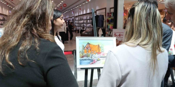 Yıl Sonu Resim Sergisi: Öğrencilerin Yetenekleri Göz Kamaştırdı Yıl Sonu Resim Sergisi: Öğrencilerin Yetenekleri Göz Kamaştırdı