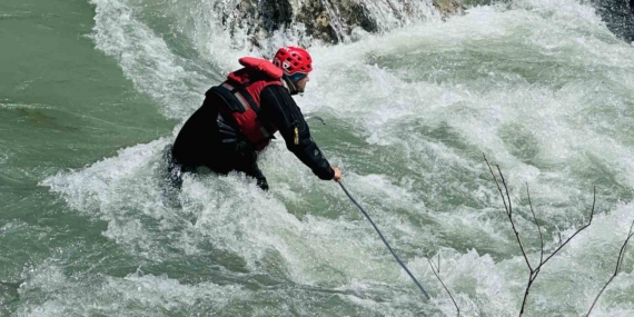 Yüksekova'da 8 Gün Önce Derede Kaybolan Çocuk İçin Arama Çalışmaları Devam Ediyor: Umutlar Tükenmiyor! Yüksekova’da 8 Gün Önce Derede Kaybolan Çocuk İçin Arama Çalışmaları Devam Ediyor: Umutlar Tükenmiyor!