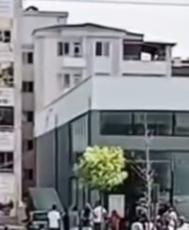 7-kattan-dusen-temizlik-gorevlisi-trajik-bir-kaza-sonrasi-hayatini-kaybetti-5FDKm3kn.jpg