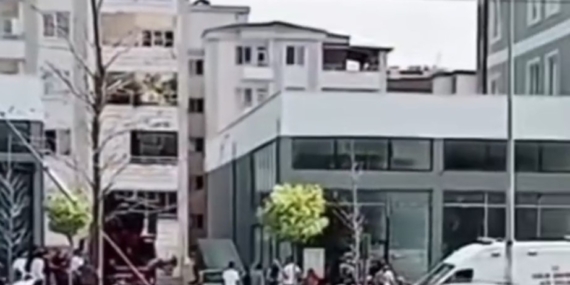 7. Kattan Düşen Temizlik Görevlisi: Trajik Bir Kaza Sonrası Hayatını Kaybetti 7. Kattan Düşen Temizlik Görevlisi: Trajik Bir Kaza Sonrası Hayatını Kaybetti