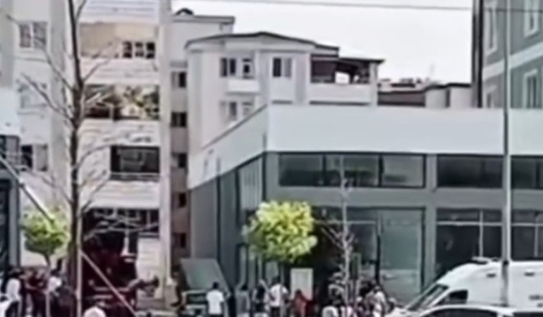 7-kattan-dusen-temizlik-gorevlisi-trajik-bir-kaza-sonrasi-hayatini-kaybetti-5FDKm3kn.jpg