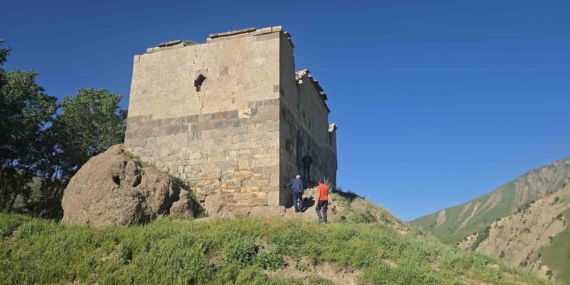 Almanya'dan Hakkari'ye: İçme Suyu Sorununa Dikkat Çeken Ziyaret Almanya’dan Hakkari’ye: İçme Suyu Sorununa Dikkat Çeken Ziyaret