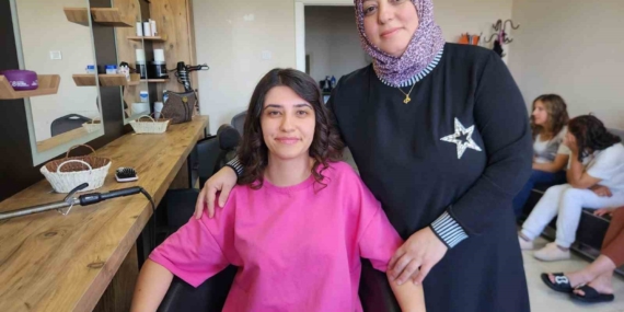 Annesiyle Birlikte Babasının İzinde: Yeni Bir Yolculuk Annesiyle Birlikte Babasının İzinde: Yeni Bir Yolculuk