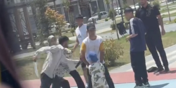 Bacağından Pala ile Saldıran Şahıs Kavga Ettiği Kişiyi Hedef Aldı Bacağından Pala ile Saldıran Şahıs Kavga Ettiği Kişiyi Hedef Aldı