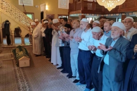 batmanda-aile-mezarliginda-topraga-verilen-danistay-hakimi-uWzEU2tm.jpg