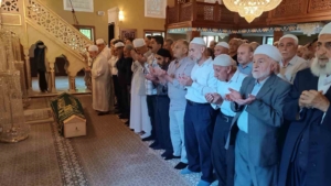 batmanda-aile-mezarliginda-topraga-verilen-danistay-hakimi-uWzEU2tm.jpg