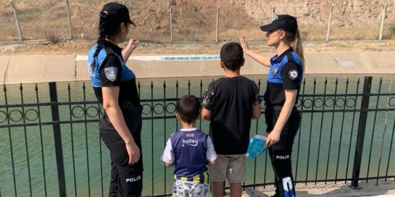 Batman'da Çocuklar için Su Güvenliği Eğitimi: Güvenli Yüzme ve Eğlenceli Aktiviteler Batman’da Çocuklar için Su Güvenliği Eğitimi: Güvenli Yüzme ve Eğlenceli Aktiviteler