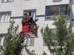 batmanda-cocuklarinin-tahriyle-rehin-aldigi-aile-kurtarildi-JlwJ5w1E.jpg