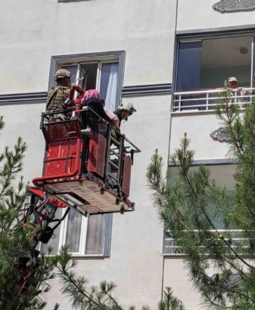batmanda-cocuklarinin-tahriyle-rehin-aldigi-aile-kurtarildi-JlwJ5w1E.jpg