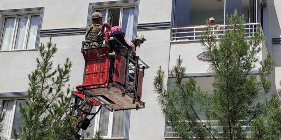 Batman'da Çocuklarının Tahriyle Rehin Aldığı Aile Kurtarıldı! Batman’da Çocuklarının Tahriyle Rehin Aldığı Aile Kurtarıldı!