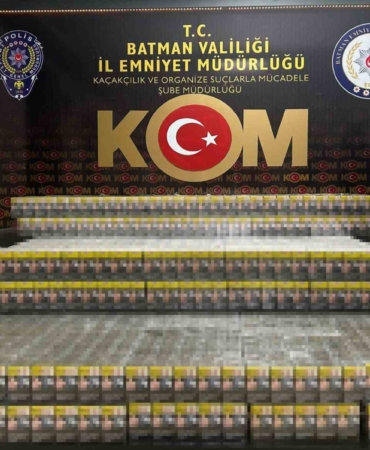 batmanda-kamyonette-5-bin-240-paket-kacak-sigara-yakalandi-268hdmOM.jpg