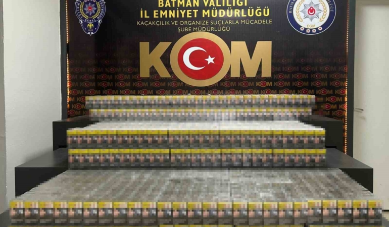 batmanda-kamyonette-5-bin-240-paket-kacak-sigara-yakalandi-268hdmOM.jpg