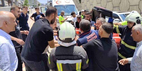 Batman'da Kontrolden Çıkan Araç Takla Attı: 1 Kişi Yaralandı Batman’da Kontrolden Çıkan Araç Takla Attı: 1 Kişi Yaralandı