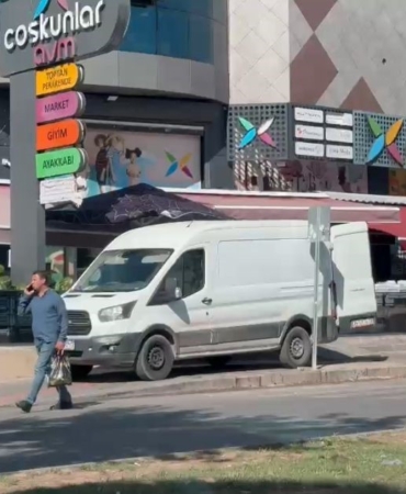 batmanda-market-aracinin-kaldirim-isgaline-tepkiler-dinmiyor-klyy4HHS.jpg