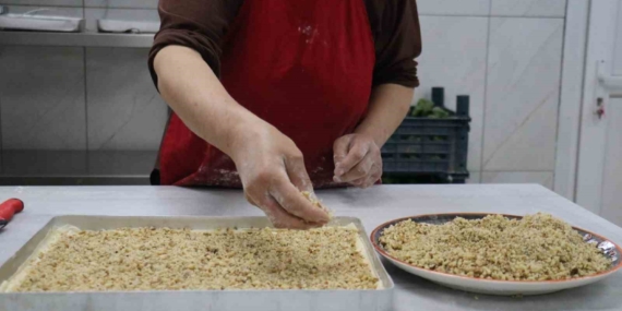 Battalgazi’de Kadınlar, Bayram Sofralarına Eşsiz Lezzetler Sunuyor