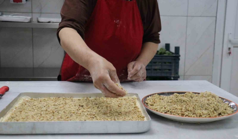 battalgazide-kadinlar-bayram-sofralarina-essiz-lezzetler-sunuyor-cElNb6CR.jpg