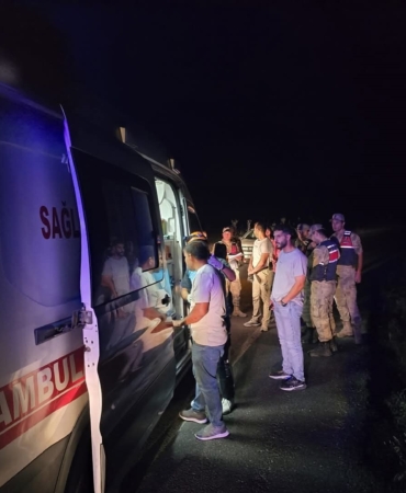 bingolde-trafik-kazasi-dort-kisi-yaralandi-fIiufVcq.jpg
