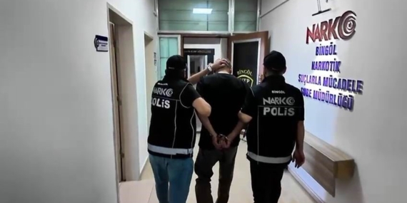 Bingöl'de Uyuşturucu Operasyonu: İki Şahıs Gözaltına Alındı Bingöl’de Uyuşturucu Operasyonu: İki Şahıs Gözaltına Alındı