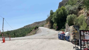 darendede-heyelan-sonrasi-kapatilan-yol-yeniden-trafige-acildi-EBB21DVj.jpg