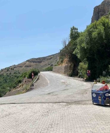 darendede-heyelan-sonrasi-kapatilan-yol-yeniden-trafige-acildi-EBB21DVj.jpg