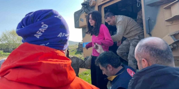 Diyadin'de Kayıp Kız Çocuğu Sevindirici Bir Şekilde Bulundu Diyadin’de Kayıp Kız Çocuğu Sevindirici Bir Şekilde Bulundu