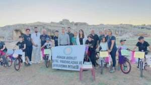 diyarbakirda-30-yetim-ve-oksuz-cocuga-karne-hediyesi-olarak-bisiklet-dagitildi-kYQTzzLL.jpg