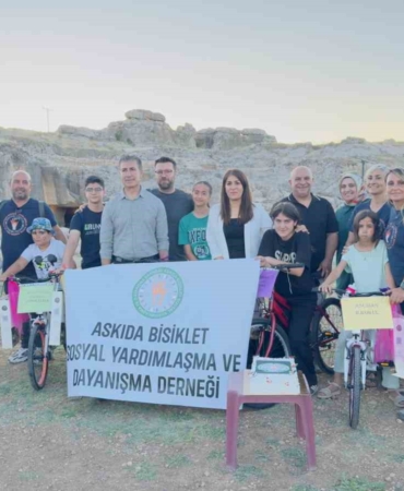 diyarbakirda-30-yetim-ve-oksuz-cocuga-karne-hediyesi-olarak-bisiklet-dagitildi-kYQTzzLL.jpg