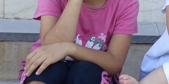 Diyarbakır'da 9 Yaşındaki Çocuğun Yangın Merdiveni Boşluğunda Bulunduğu Ölüm Olayında 1 Kişi Gözaltında Diyarbakır’da 9 Yaşındaki Çocuğun Yangın Merdiveni Boşluğunda Bulunduğu Ölüm Olayında 1 Kişi Gözaltında