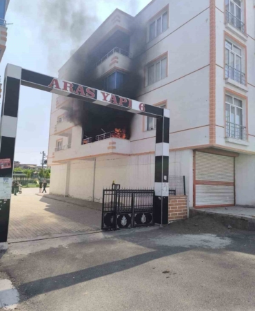 diyarbakirda-balkon-yangini-kontrol-altina-alindi-LEw9nGTR.jpg