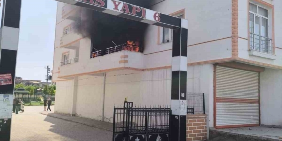 Diyarbakır'da Balkon Yangını Kontrol Altına Alındı Diyarbakır’da Balkon Yangını Kontrol Altına Alındı