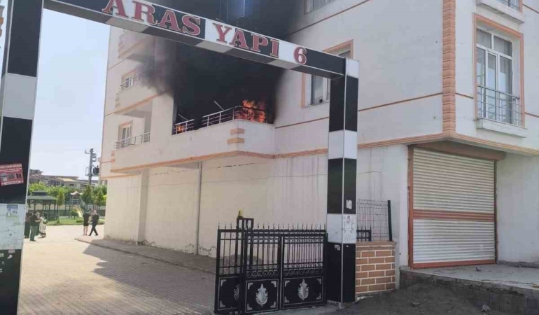 diyarbakirda-balkon-yangini-kontrol-altina-alindi-LEw9nGTR.jpg