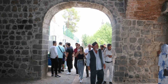 Diyarbakır'da Bayramda Turistik Mekanlarda Yoğunluk Artışı Diyarbakır’da Bayramda Turistik Mekanlarda Yoğunluk Artışı