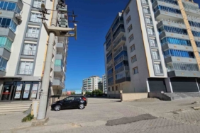 diyarbakirda-kayip-cocuk-yangin-merdiveni-boslugunda-bulundu-trajik-olay-SxIVnkt6.jpg
