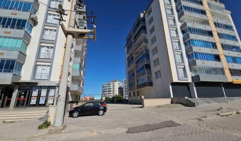 diyarbakirda-kayip-cocuk-yangin-merdiveni-boslugunda-bulundu-trajik-olay-SxIVnkt6.jpg