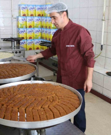 diyarbakirda-kurban-bayrami-icin-ozel-tatli-hazirliklari-4y3Jxzza.jpg