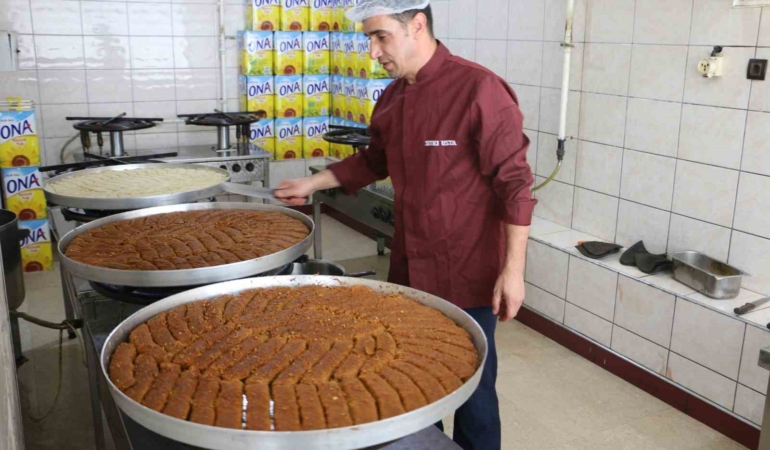 diyarbakirda-kurban-bayrami-icin-ozel-tatli-hazirliklari-4y3Jxzza.jpg