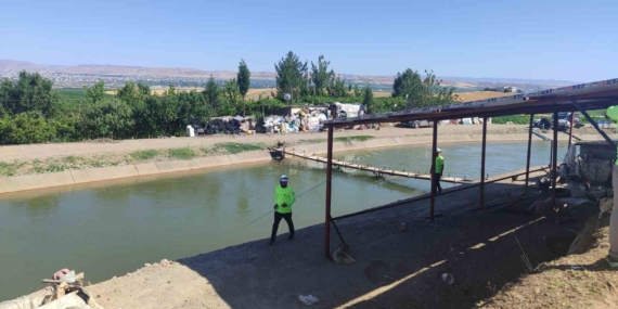 Diyarbakır’da Sulama Kanalında Kaybolan Kişi İçin Arama Faaliyetleri Başlatıldı Diyarbakır’da Sulama Kanalında Kaybolan Kişi İçin Arama Faaliyetleri Başlatıldı