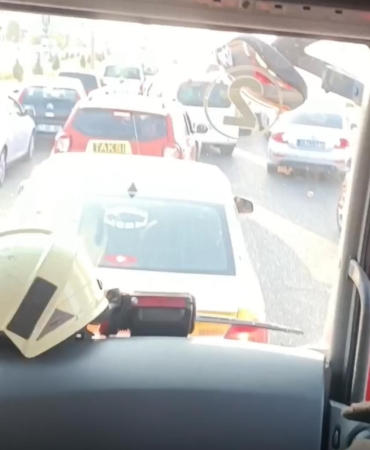 diyarbakirda-trafik-sikisikligi-itfaiye-ekiplerinin-isini-zorlastirdi-cOMGqqm6.jpg