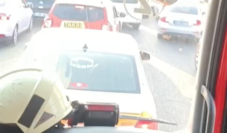 diyarbakirda-trafik-sikisikligi-itfaiye-ekiplerinin-isini-zorlastirdi-cOMGqqm6.jpg