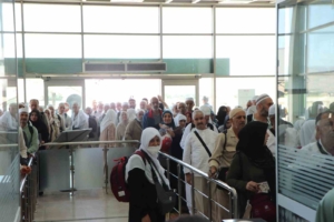 elazig-hacilari-yurda-donuste-ciceklerle-karsilandi-muftulukten-sicak-bir-karsilama-bH6feMMM.jpg