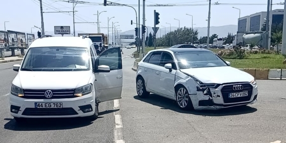 Elazığ Yolu'nda Meydana Gelen Trafik Kazası: 2 Yaralı Elazığ Yolu’nda Meydana Gelen Trafik Kazası: 2 Yaralı