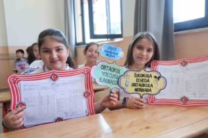 elazigda-122-bin-ogrenci-karnelerini-almanin-heyecanini-yasadi-sOGCng4H.jpg