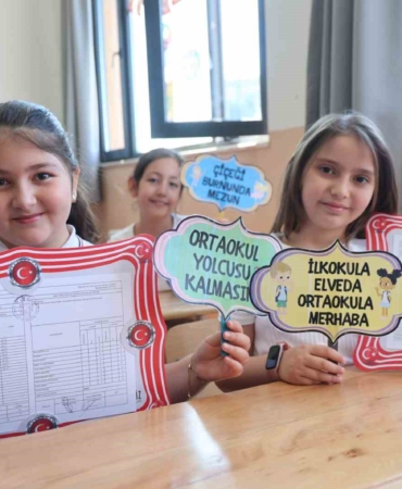 elazigda-122-bin-ogrenci-karnelerini-almanin-heyecanini-yasadi-sOGCng4H.jpg